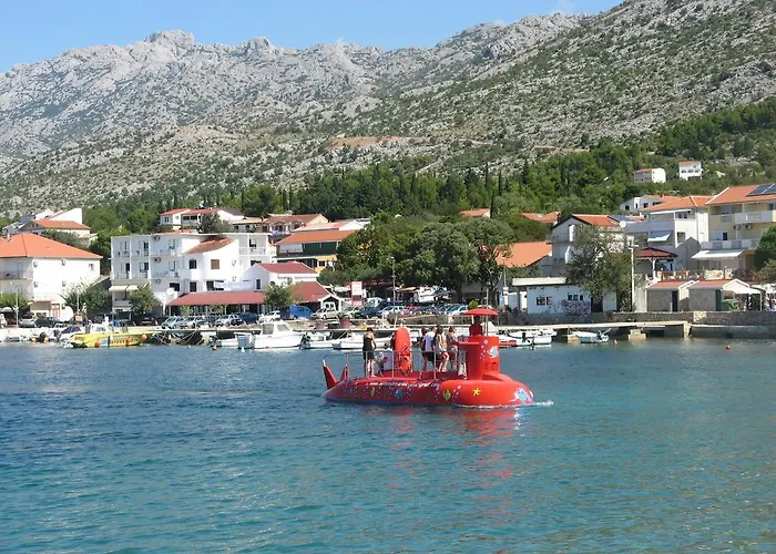 Mira Стариград-Пакленица